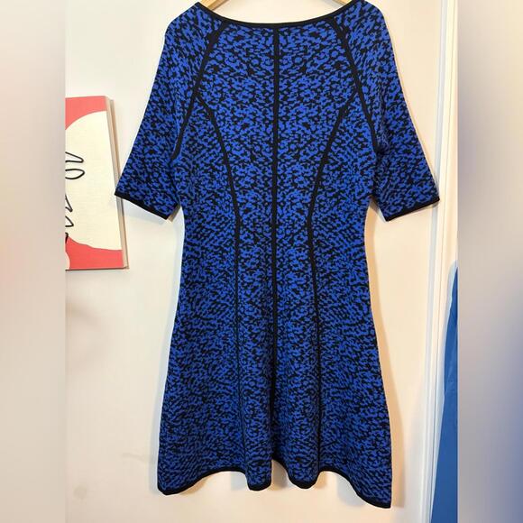 Host Pick* Karl Lagerfeld XL Blue Abstract Midi Dress - Picture 4 of 5